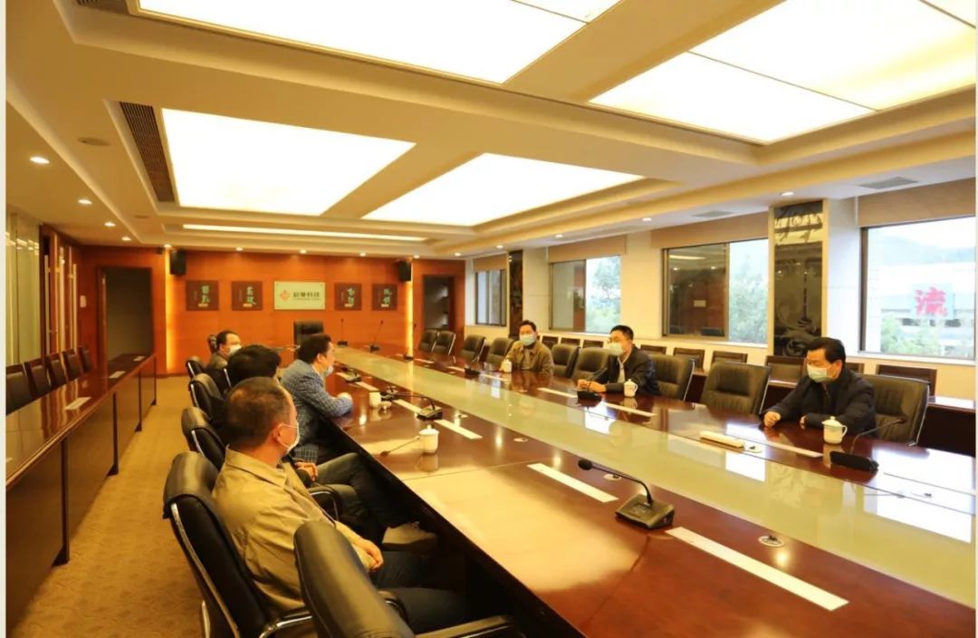 梅州市副市長(zhǎng)、梅縣區(qū)委書記吳澤桐視察指導(dǎo)超華科技疫情防控工作